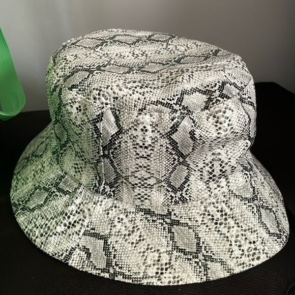 1pc Snake Print Bucket Summer Hats - Picture 1 of 6
